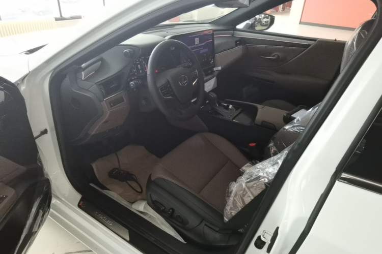 Used Lexus ES 2025 200 Premium Edition Left Front Seat