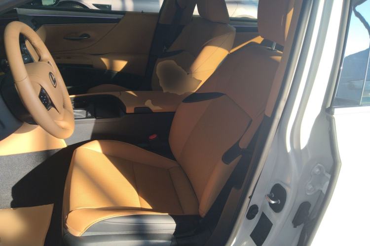 Used Lexus ES 2025 200 Premium Edition Left Front Seat