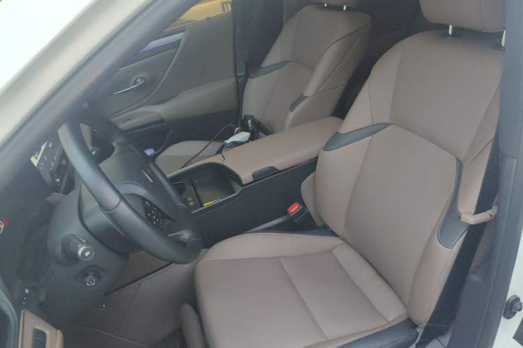Used Lexus ES 2025 200 Premium Edition Left Front Seat