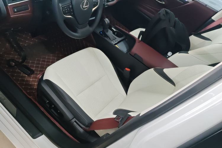 Used Lexus ES 2025 200 Premium Edition Left Front Seat