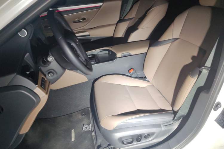 Used Lexus ES 2025 200 Premium Edition Left Front Seat