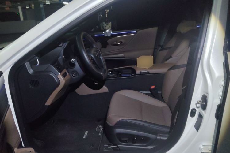 Used Lexus ES 2025 200 Premium Edition Left Front Seat