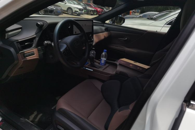 Used Lexus ES 2025 200 Premium Edition Left Front Seat