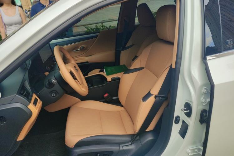Used Lexus ES 2025 200 Premium Edition Left Front Seat