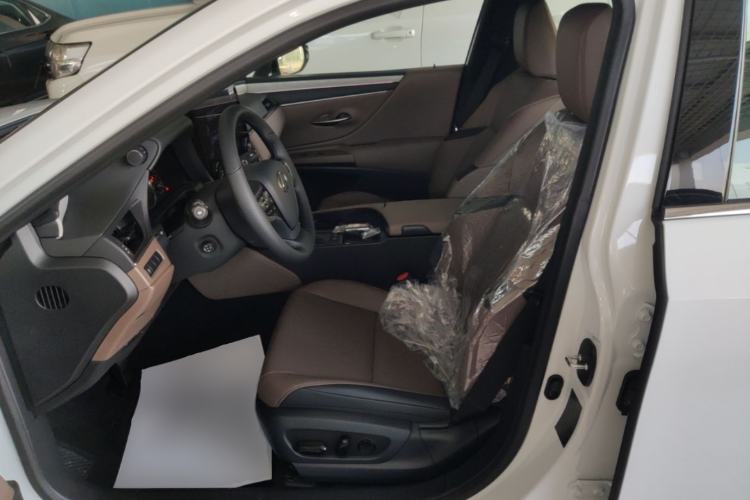 Used Lexus ES 2025 200 Premium Edition Left Front Seat