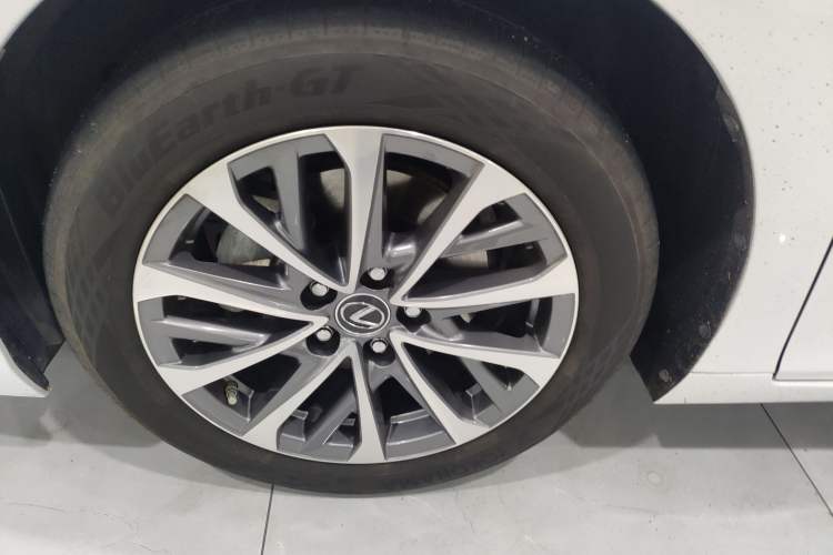 Used Lexus ES 2025 200 Premium Edition Left Front Wheel Hub