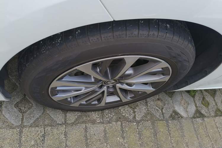 Used Lexus ES 2025 200 Premium Edition Left Front Wheel Hub