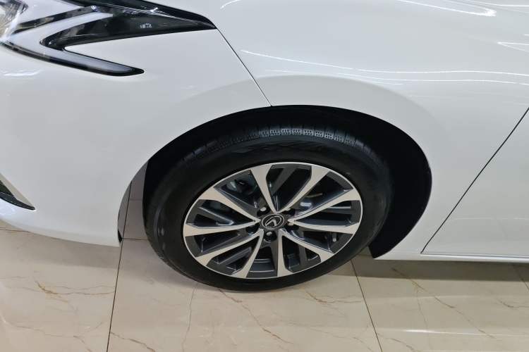 Used Lexus ES 2025 200 Premium Edition Left Front Wheel Hub