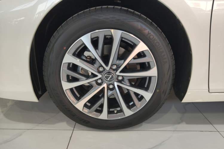 Used Lexus ES 2025 200 Premium Edition Left Front Wheel Hub