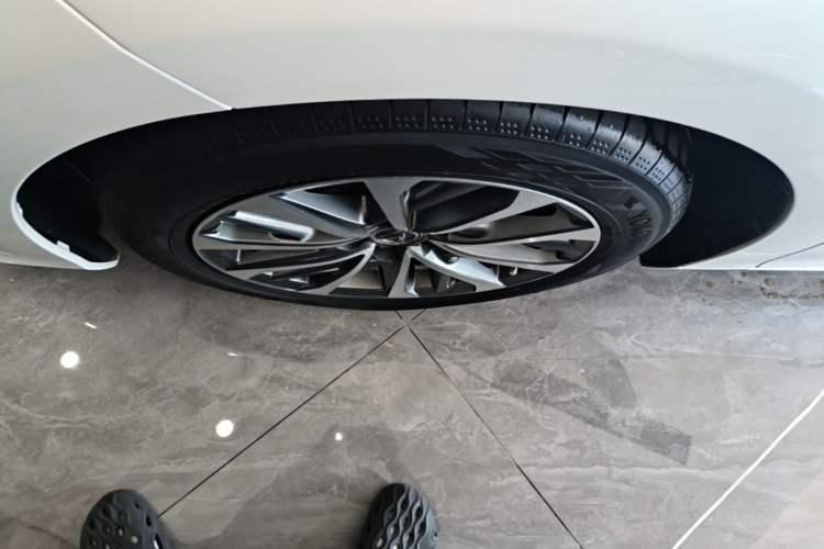 Used Lexus ES 2025 200 Premium Edition Left Front Wheel Hub