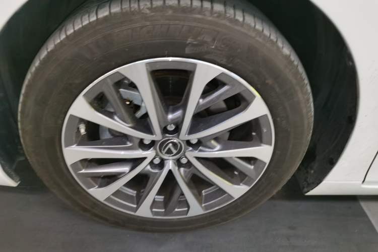Used Lexus ES 2025 200 Premium Edition Left Front Wheel Hub