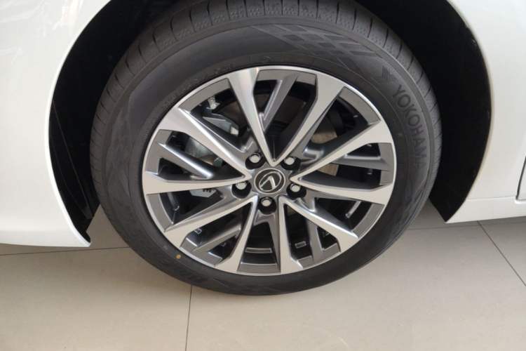Used Lexus ES 2025 200 Premium Edition Left Front Wheel Hub