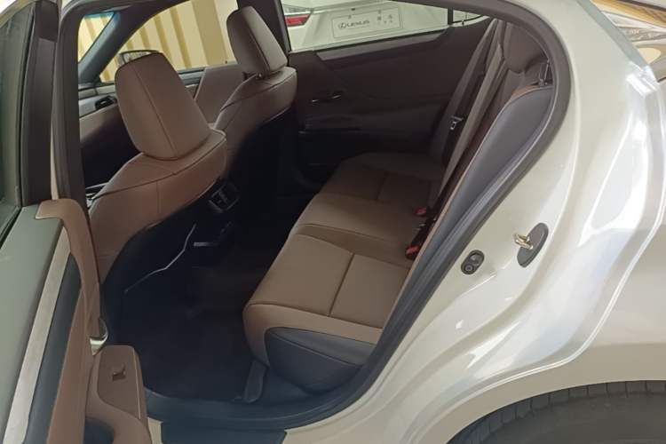 Used Lexus ES 2025 200 Premium Edition Left Rear Seat