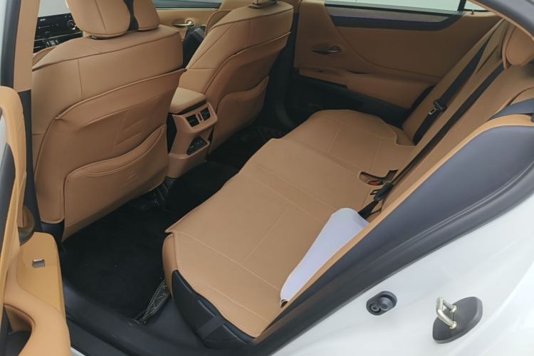 Used Lexus ES 2025 200 Premium Edition Left Rear Seat