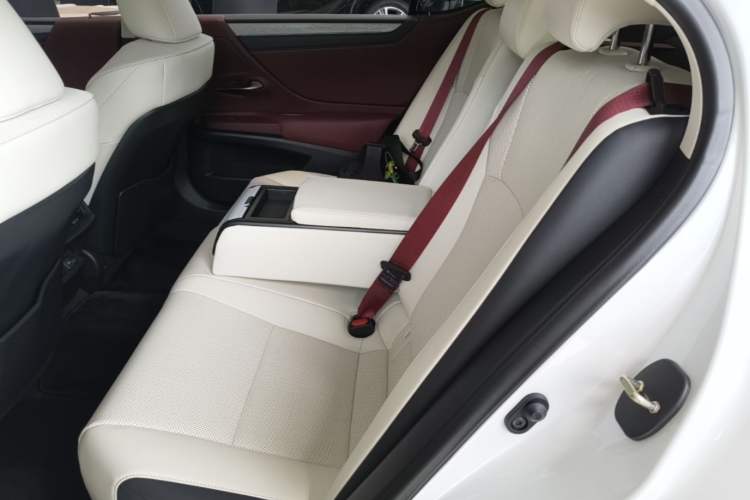 Used Lexus ES 2025 200 Premium Edition Left Rear Seat