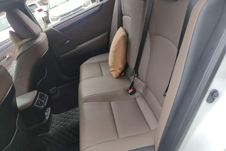 Used Lexus ES 2025 200 Premium Edition Left Rear Seat