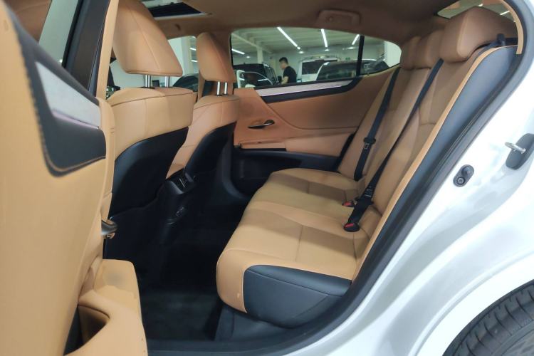 Used Lexus ES 2025 200 Premium Edition Left Rear Seat