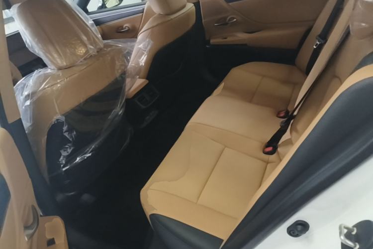 Used Lexus ES 2025 200 Premium Edition Left Rear Seat