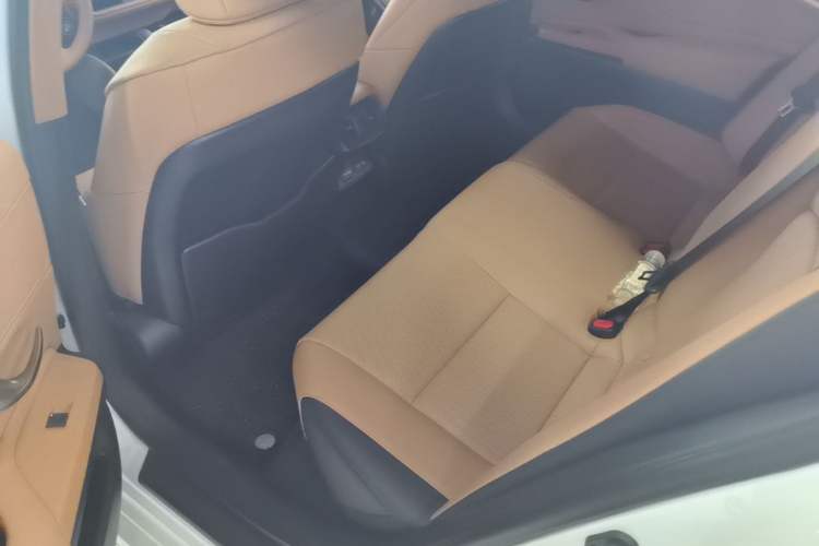 Used Lexus ES 2025 200 Premium Edition Left Rear Seat