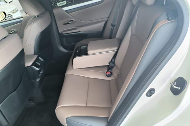 Used Lexus ES 2025 200 Premium Edition Left Rear Seat