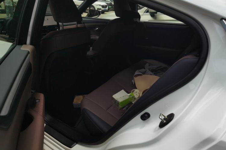 Used Lexus ES 2025 200 Premium Edition Left Rear Seat