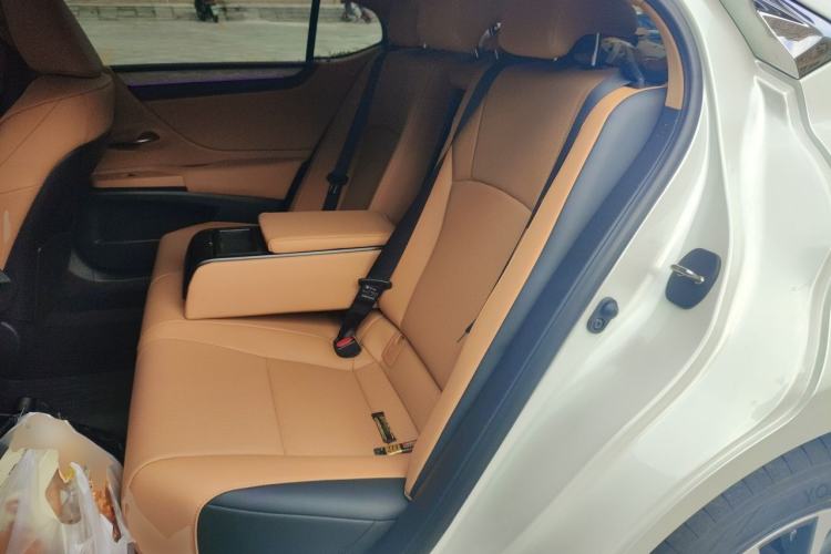Used Lexus ES 2025 200 Premium Edition Left Rear Seat