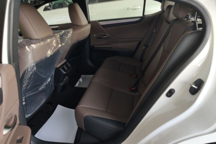 Used Lexus ES 2025 200 Premium Edition Left Rear Seat