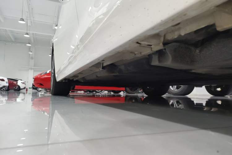Used Lexus ES 2025 200 Premium Edition Left Side Sill