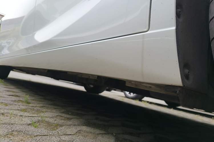 Used Lexus ES 2025 200 Premium Edition Left Side Sill