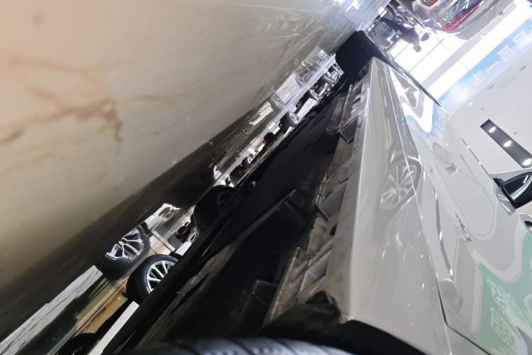 Used Lexus ES 2025 200 Premium Edition Left Side Sill