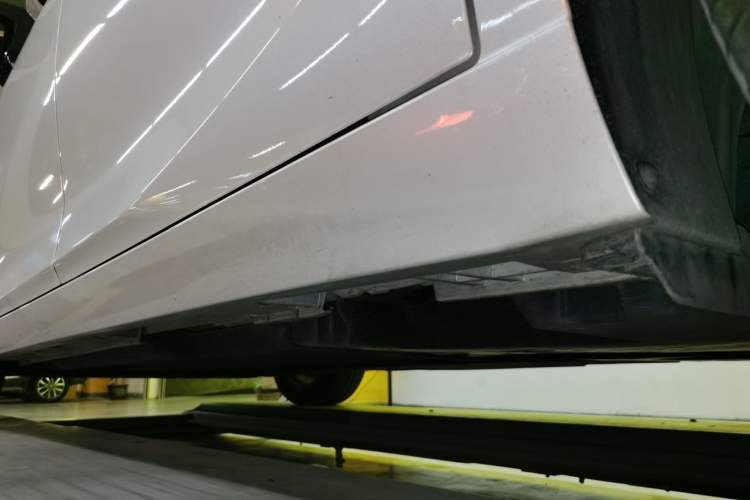 Used Lexus ES 2025 200 Premium Edition Left Side Sill