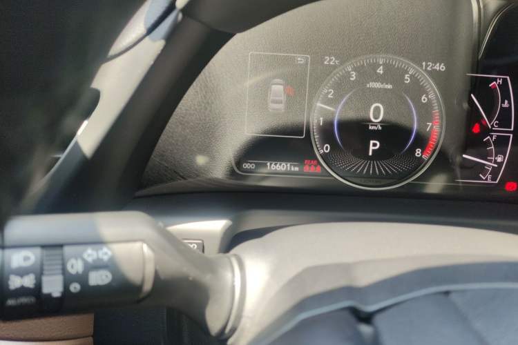 Used Lexus ES 2025 200 Premium Edition Odometer Close Up
