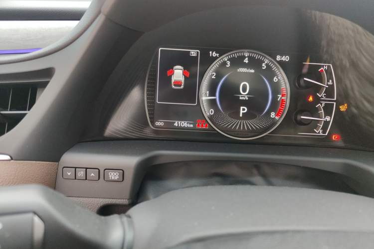 Used Lexus ES 2025 200 Premium Edition Odometer Close Up