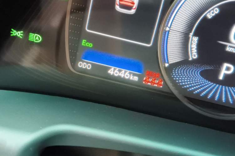 Used Lexus ES 2025 300h Deluxe Edition Odometer Close Up