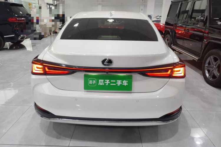 Used Lexus ES 2025 200 Premium Edition Rear