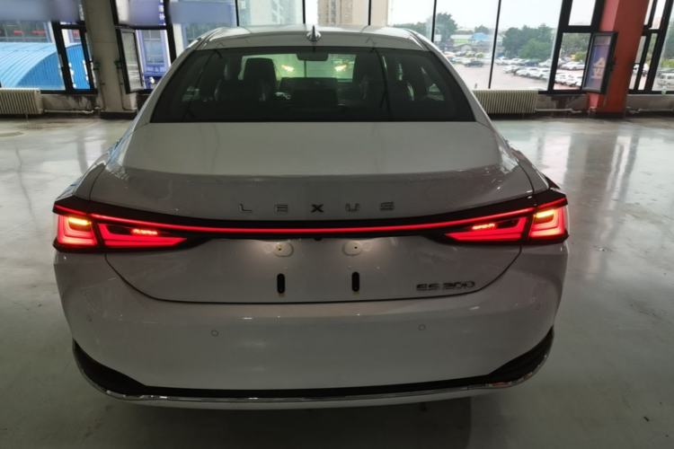 Used Lexus ES 2025 200 Premium Edition Rear