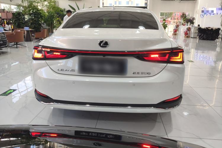 Used Lexus ES 2025 200 Premium Edition Rear