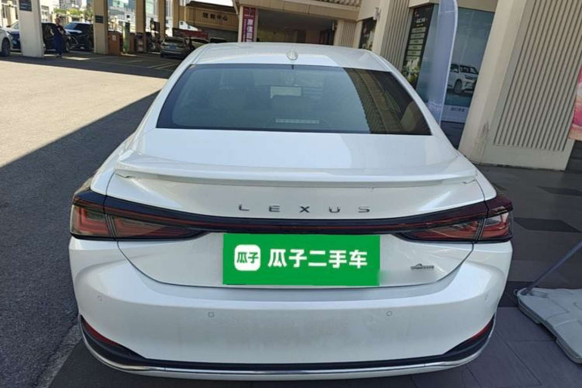 Used Lexus ES 2025 300h Deluxe Edition Rear