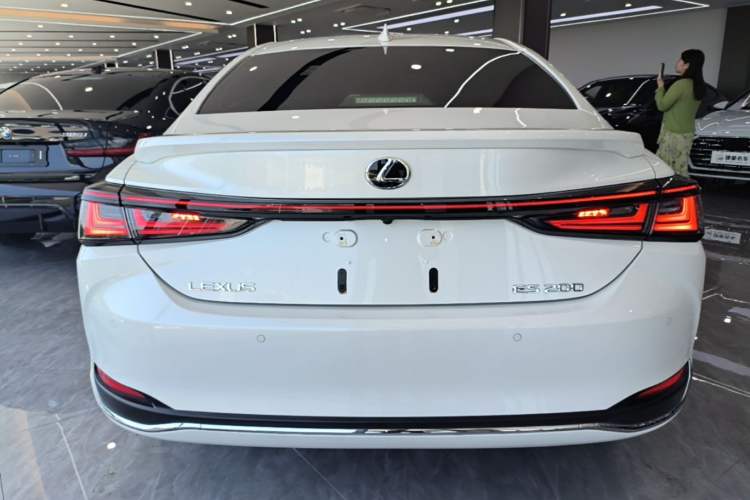 Used Lexus ES 2025 200 Premium Edition Rear