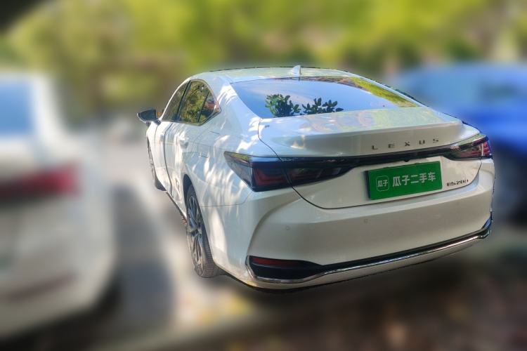 Used Lexus ES 2025 200 Premium Edition Rear Left 45 Deg