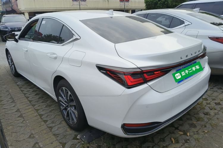 Used Lexus ES 2025 200 Premium Edition Rear Left 45 Deg