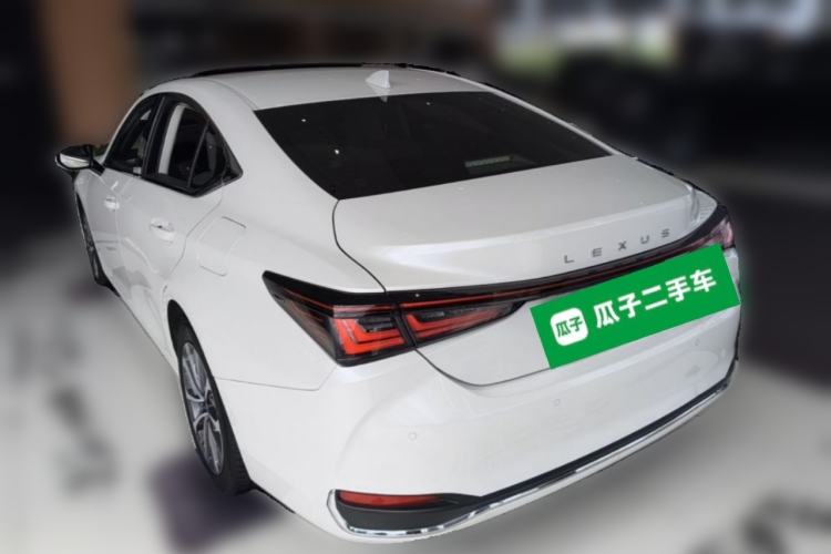 Used Lexus ES 2025 200 Premium Edition Rear Left 45 Deg