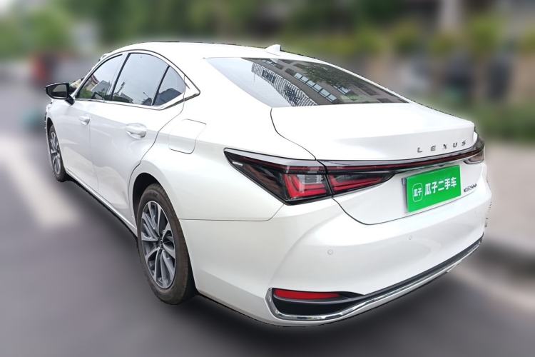 Used Lexus ES 2025 200 Premium Edition Rear Left 45 Deg