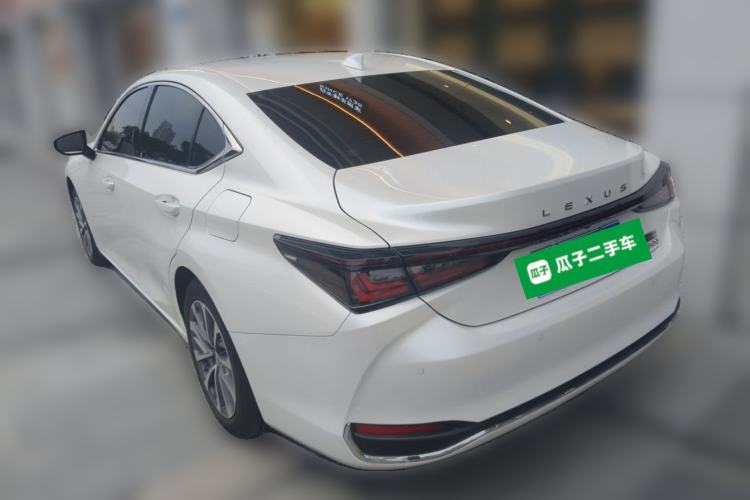 Used Lexus ES 2025 200 Premium Edition Rear Left 45 Deg