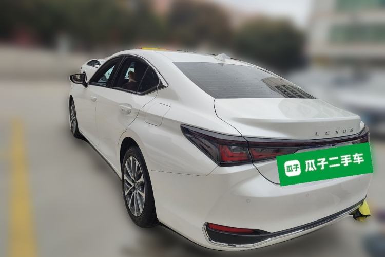 Used Lexus ES 2025 200 Premium Edition Rear Left 45 Deg