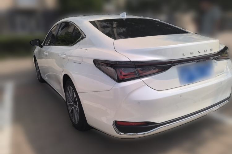 Used Lexus ES 2025 200 Premium Edition Rear Left 45 Deg