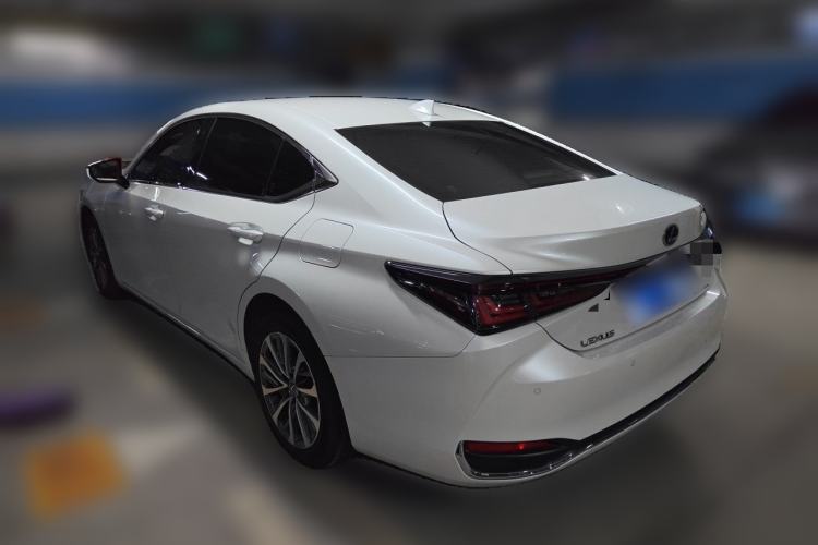 Used Lexus ES 2025 200 Premium Edition Rear Left 45 Deg