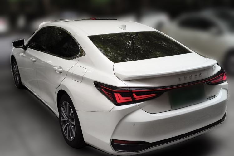 Used Lexus ES 2025 300h Deluxe Edition Rear Left 45 Deg
