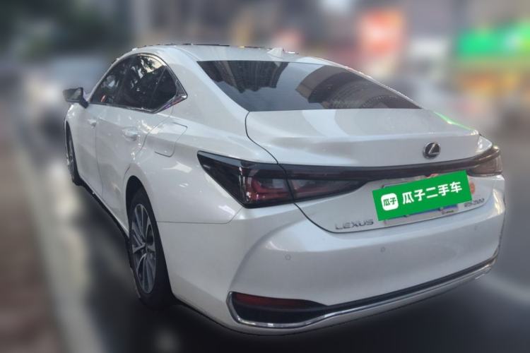 Used Lexus ES 2025 200 Premium Edition Rear Left 45 Deg