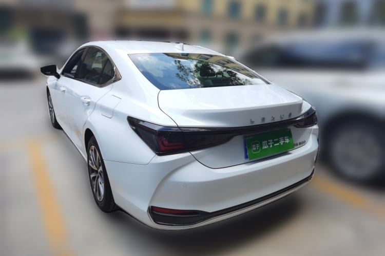 Used Lexus ES 2025 200 Premium Edition Rear Left 45 Deg
